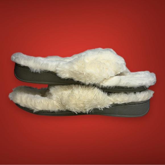 Vionic Indulge Gracie White Plush Faux Fur Supportive Thong Slippers Women's 11 - Picture 7 of 13